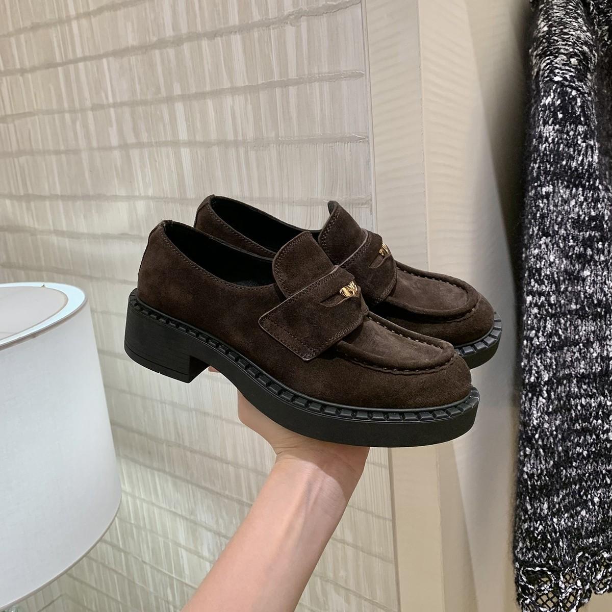 

The factory is making goods! Grape mother has the same classic thick heel to increase her extravagance, small gold coin loafer single shoes an 40