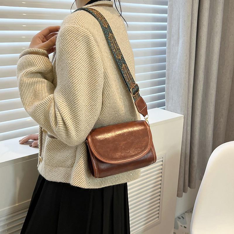 New Retro Women's Bag Fashionable and Simple Shoulder Bag Women's Autumn Messenger Bag Small Square Bag Women's Bag