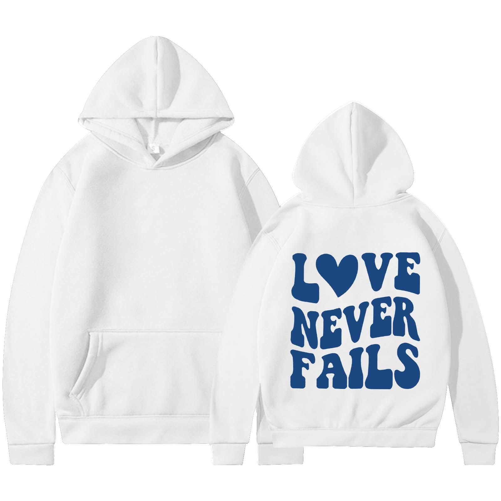 Осенняя женская толстовка с капюшоном и рукавами на плечах с буквенным принтом — фото 7