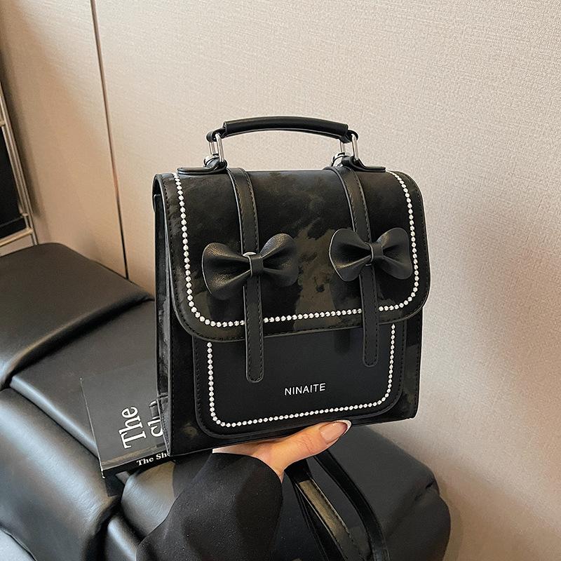 

Новый женский универсальный повседневный портативный рюкзак в корейском стиле, студенческий школьный рюкзак, маленькая квадратная сумка премиум-класса, легкий дорожный рюкзак 19*9*20 чёрный