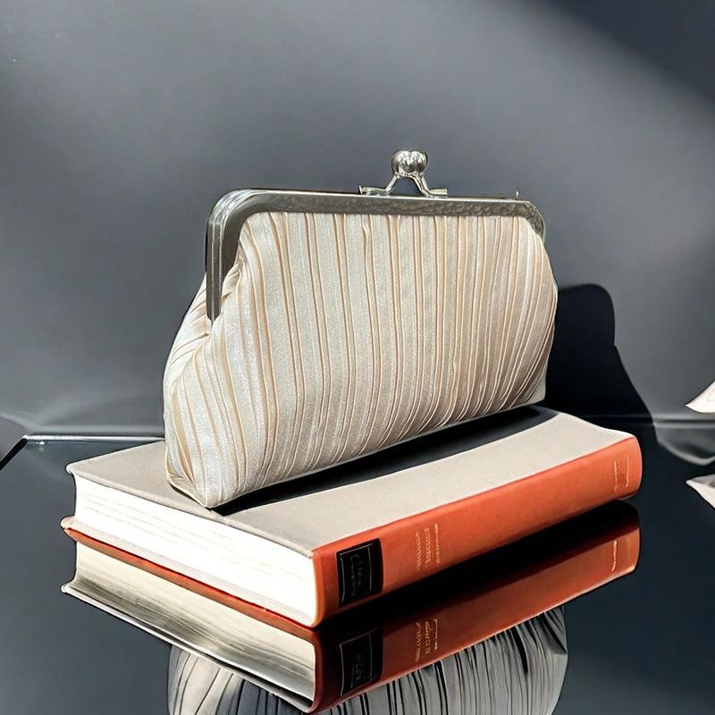 Elegant Women's Pleated Crossbody Clutch for Evening Events