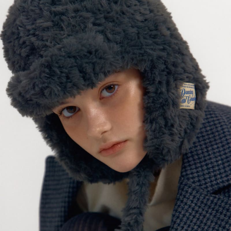 DANCING GRANDMA FUR TROOPER : GRAY