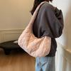 Weiche Oberfläche lässige Rauten-Umhängetasche Damen große Kapazität leichte Mode bestickter Faden Schultertasche Pendler vielseitige Tasche