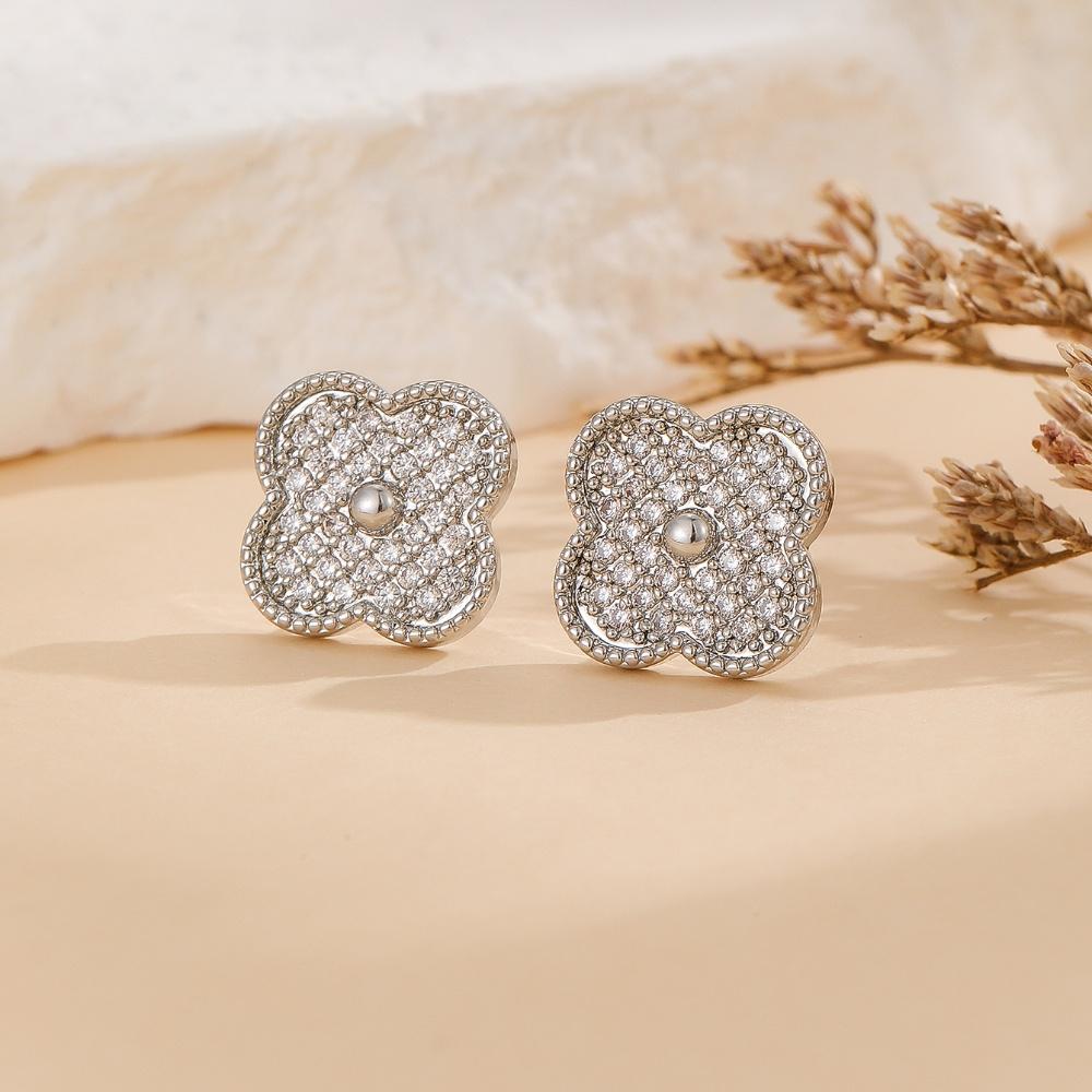 Small Fragrant Wind Romantic Sweet Fashion Temperament Ladies Micro-Studded With Diamond Zircon Four-Leaf Clover Flower Earrings