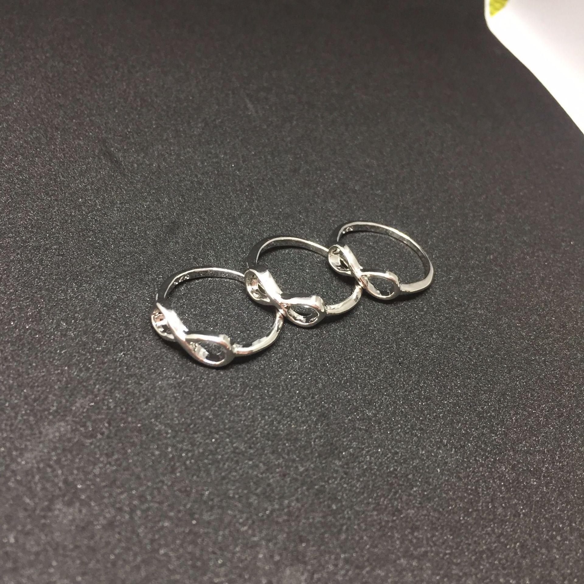 

Женское кольцо со знаком бесконечности No. 8 серебряный