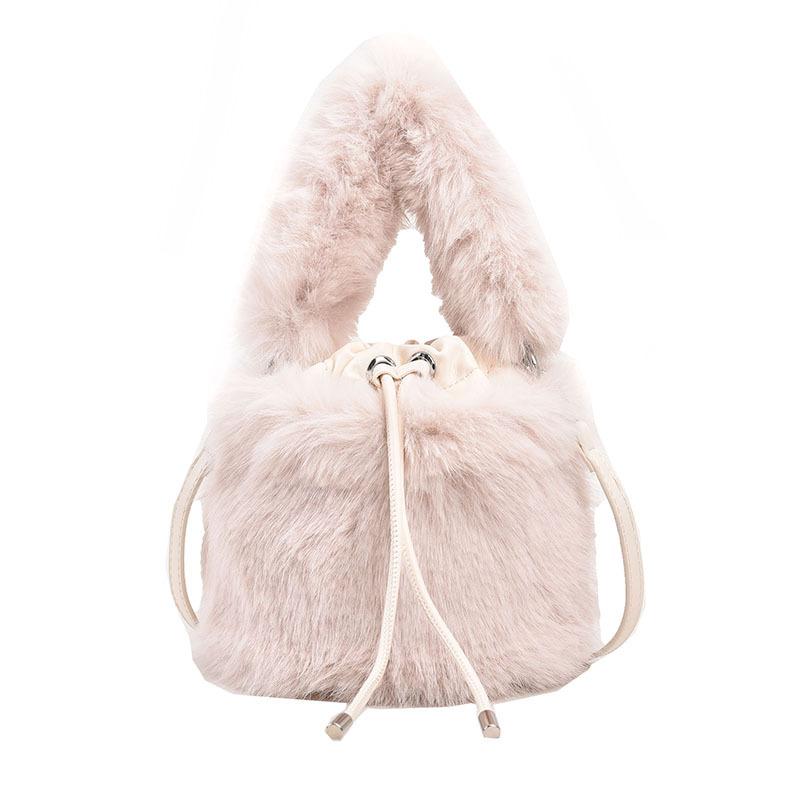 

2024 winter new portable plush women s fashion trend foreign style single shoulder personality oblique span bucket bag білий