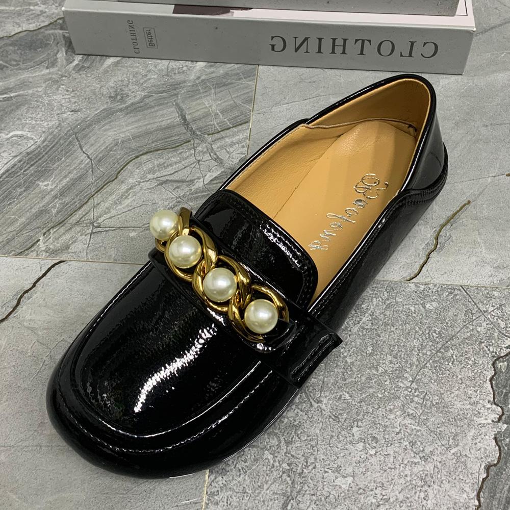 Fashion Luxury Brand Women Flats Shoes Plus Size Casual Shoes For Women Pearl Chain Patent Leather Female Loafers Summer Mullers