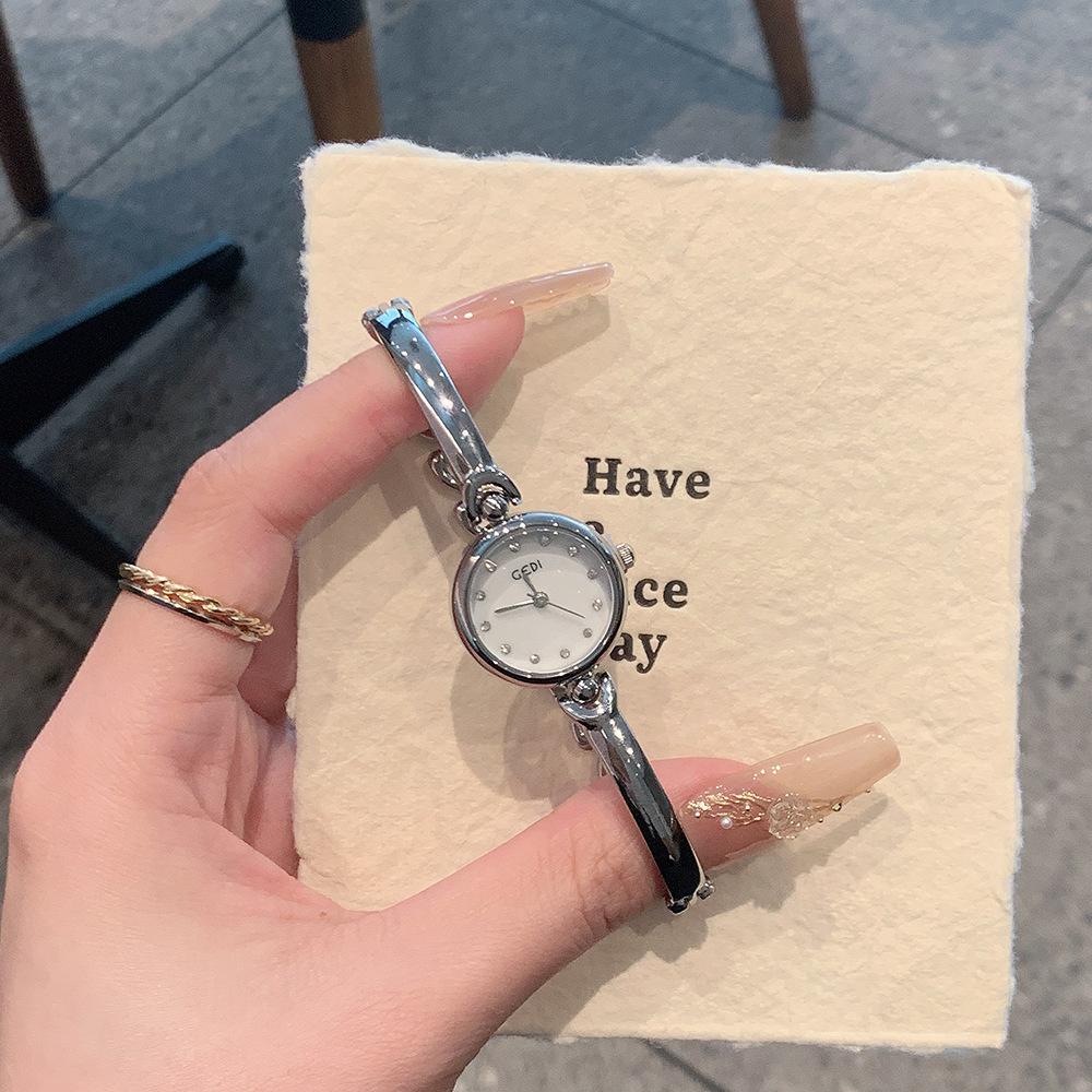 Ceas Brățară Minimalist pentru Femei Gedi, Lux Ușor, Jumătate Brățară