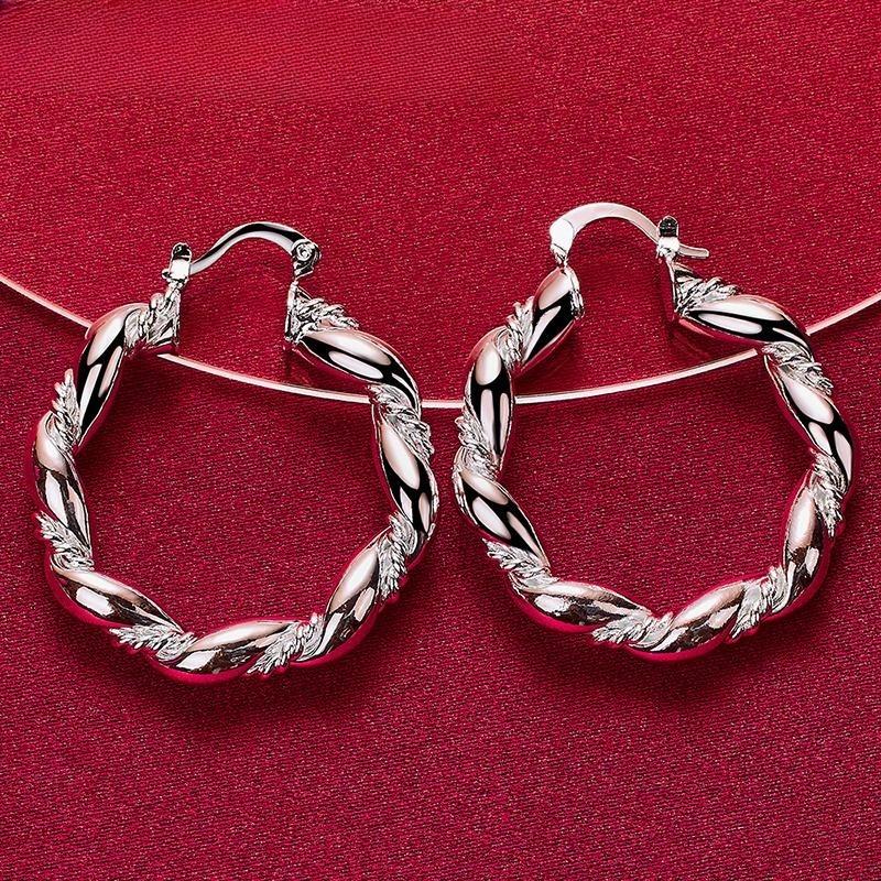 Anello Rotondo in Argento Sterling 925 con Gioiello a Corda Intrecciata