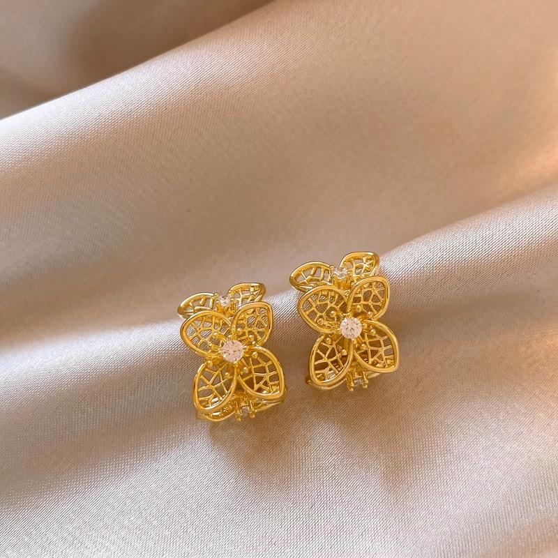 Hollow flower C-shaped zircon earrings light luxury high-end temperament stud earrings new earrings design sense niche