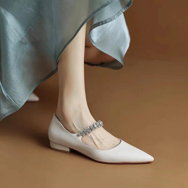 

Популярные пикантные женские туфли на низком каблуке со стразами, белые женские туфли с острым носком Grace, лето 2024, новые свадебные туфли-лодочки для невесты 40