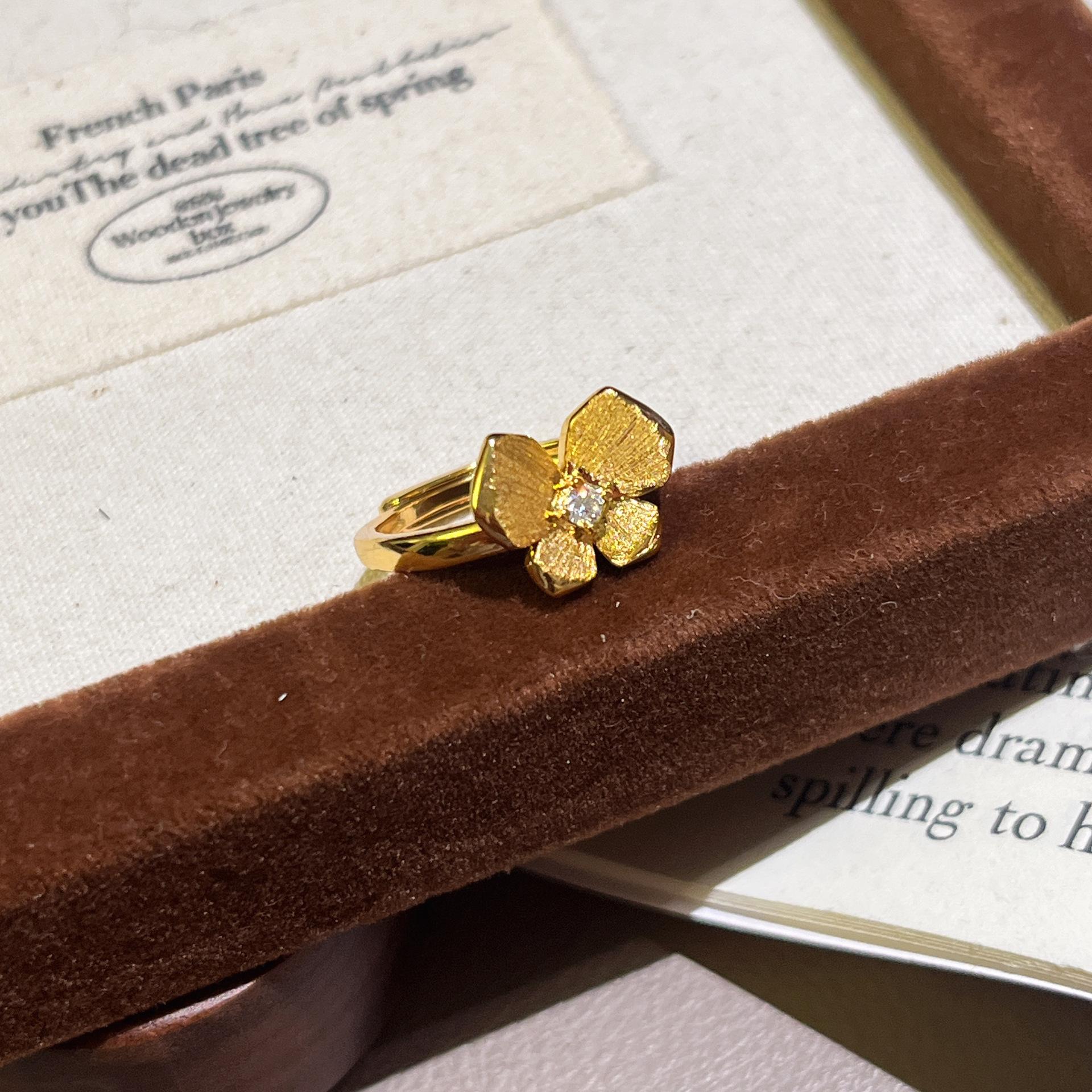 Национальный стиль Ретро Весенняя ветка Сяомэн Матовая Бабочка Ожерелье, Серьги-гвоздики, Набор колец, Легкая роскошь, Стиль Национальной волны, Продвинутое чувство