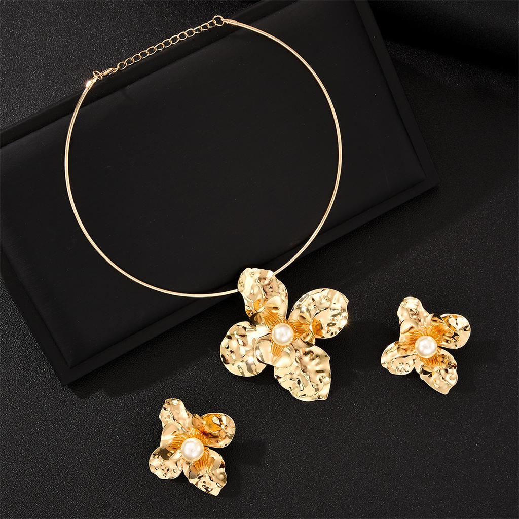 European & American Irregular Floral Jewelry Set for Women Fashion Minimalist Metal Pearl Decor Choker Necklace and Earrings Set
