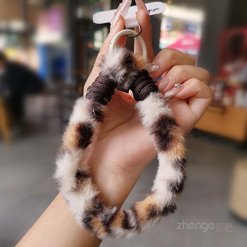 

Autumn and winter new plush mobile phone lanyard women unique super good-looking niche exquisite high-end bag pendant outdoor