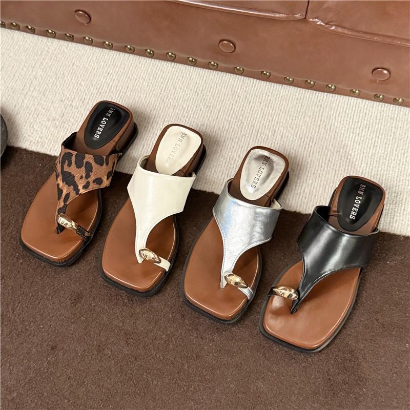 Fashion Casual Cover Toe Flat Slippers Women's Summer Wear 2025 New Seaside Vacation Beach Shoes Roman Cool Slippers