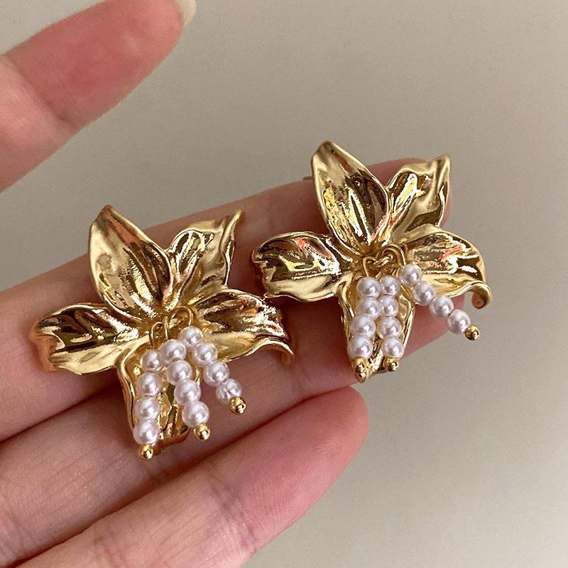 2026 New Vintage Metal Gold Color Flower Big Earrings For Women Fashion Floral Statement Earrings Jewelry Gift Wholesale