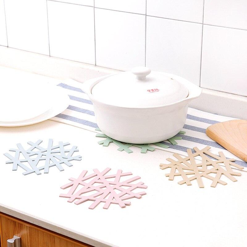 Schneeflocken Hohl Isolieruntersetzer Tisch Schüssel Matten Zuhause Weihnachten Hochzeit Deko Hitzebeständiges Platzset für Esstisch