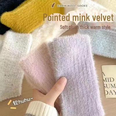 Verdickte Wadensocken aus Nerzsamt für Damen – warmes, einfarbiges, flauschiges Garn mit Punkten für Herbst und Winter.