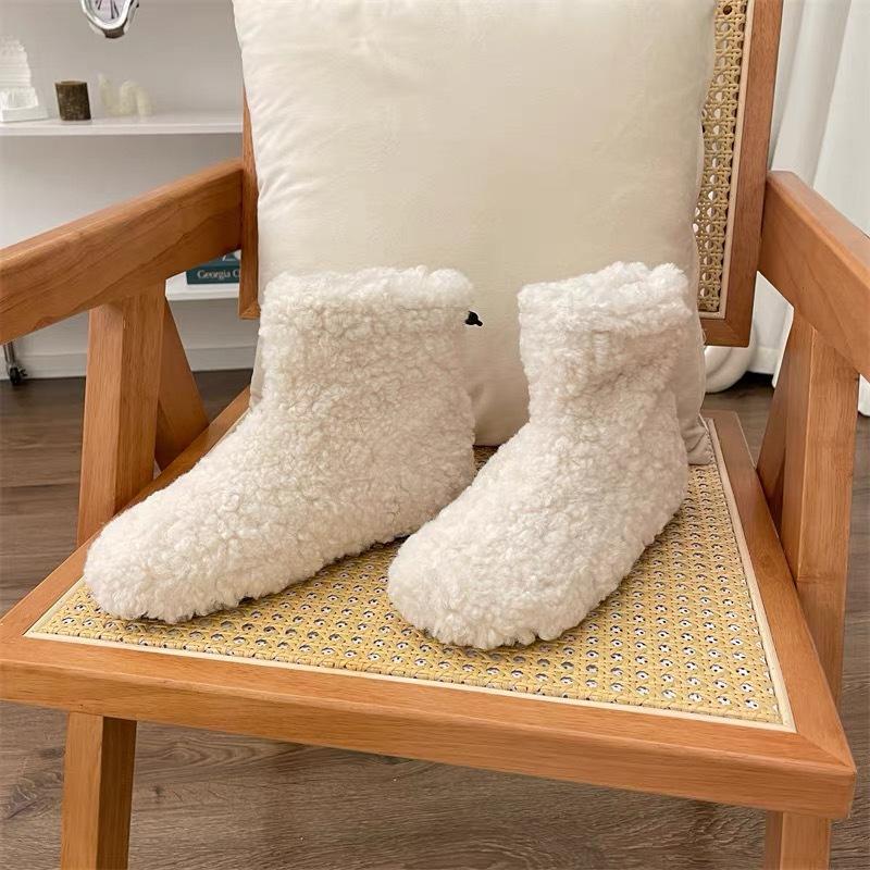 Fashion velvet thickened snow boots women's new warm, non-slip and comfortable flat-bottomed short fluffy boots