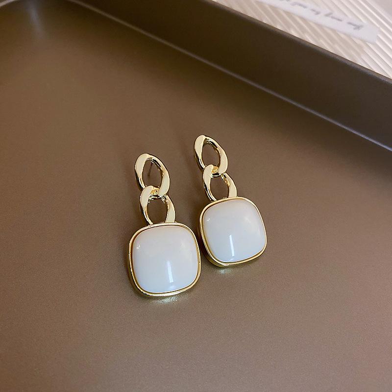 Boucles d'oreilles à pampilles rétro françaises, boucles d'oreilles à la mode et élégantes, boucles d'oreilles baroques en pierre naturelle de couleur eau douce