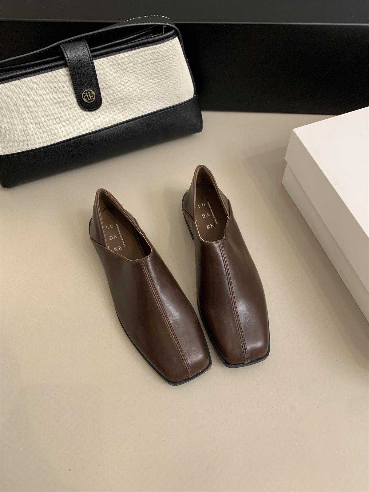 Ретро Квадратный Носок Плоская Кожаная Обувь Женская Повседневная Натяжная Мягкая Кожаная Обувь на Плоской Подошве Корейская Осень Зима Низкий Каблук Лоферы 35