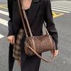 Versatile Single-shoulder Bag with Large Capacity, Retro Commuter Crossbody Bag
