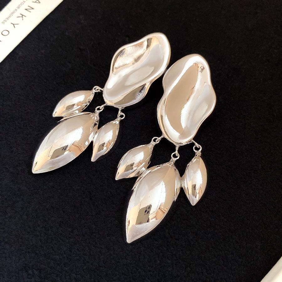 Silver Needle Irregular Geometric Glossy Distorted Pendant Earrings Cold Wind Earrings Light Luxury Advanced Earrings Women