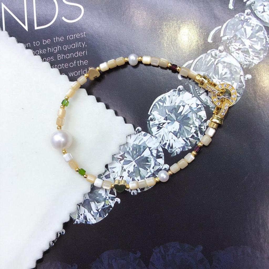 Baroque Pearl & Spinel Clavicle Necklace: Light Luxury Fashion for Trendsetters