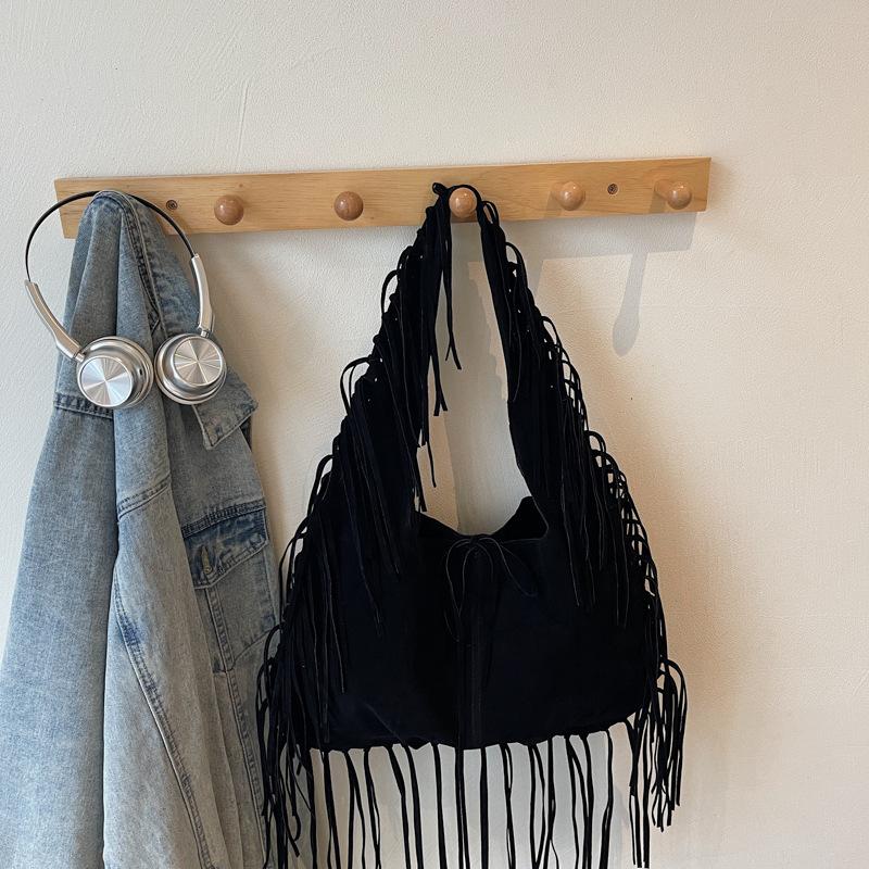 

Bohemian fringed bag women s new retro style large capacity suede shoulder bag tote bag чёрный