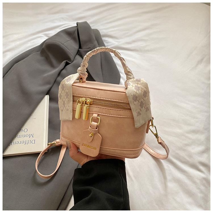 Korean silk scarf portable small bag women's 2025 new foreign style niche design box bag versatile shoulder messenger bag