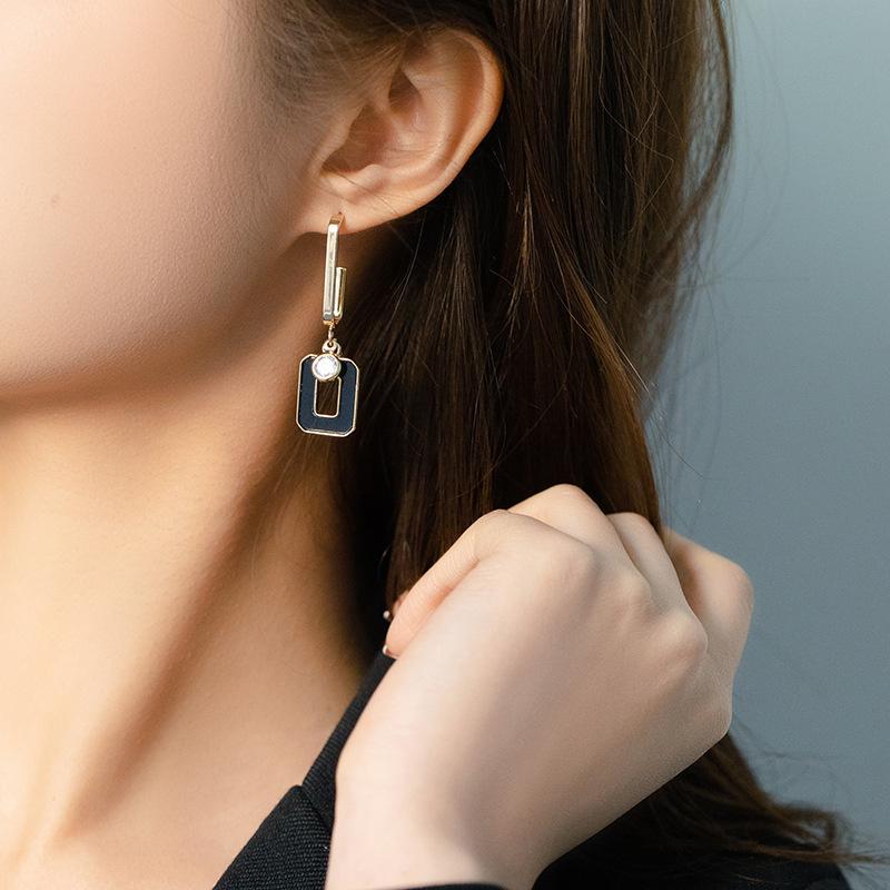 Luxury Asymmetric Black Square Tassel Drop Earrings for Women Temperament Hollow Heart Long Dangle Earring Girls Party Jewelry
