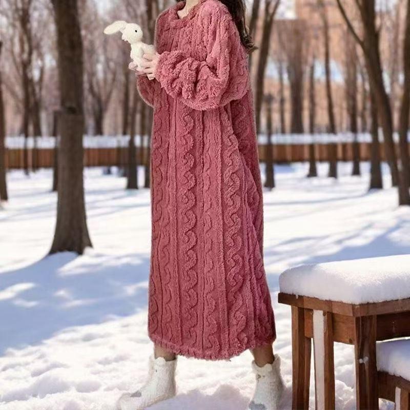 Children's & Women's Long-Sleeve Coral Fleece Bathrobe: Thick, Absorbent, Cozy Pajamas & Towel Wrap for Fall/Winter.