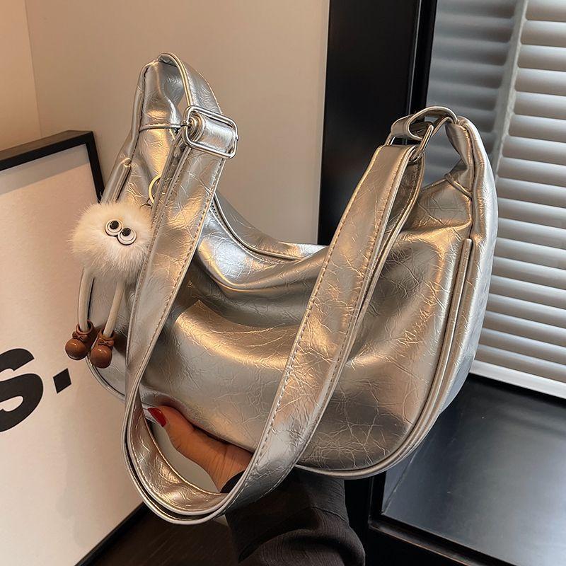 

Заказ клиента высококлассная нишевая универсальная сумка-пельмень женская 2025 новая большой вместимости для поездок на работу на плечо подмышку сумка-мессенджер серебряный