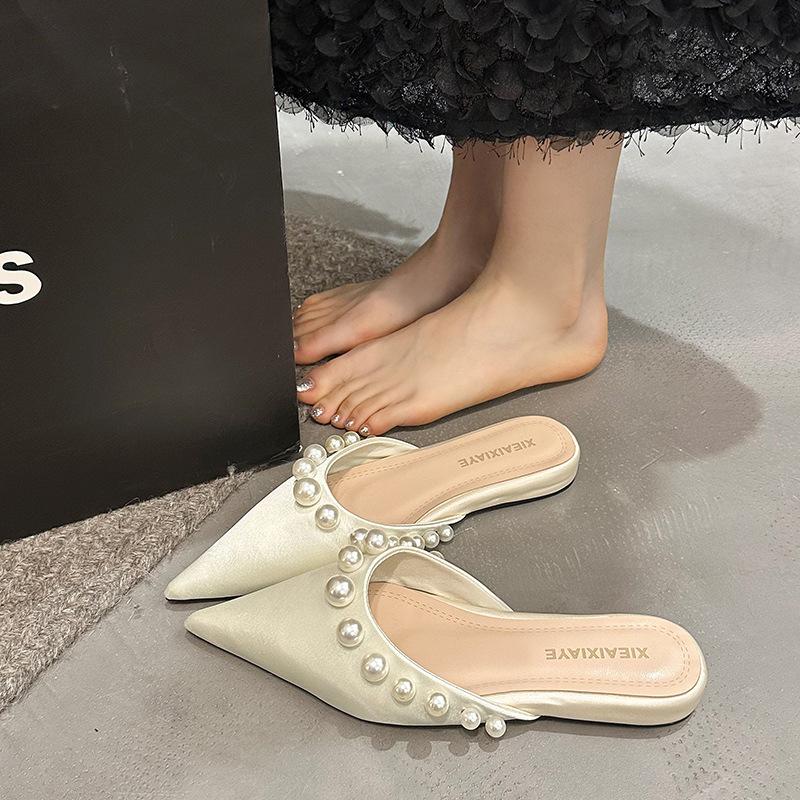 Flat bottom pointed sandals women wear summer 2025 new gentle French fairy white pearl bag head half slippers