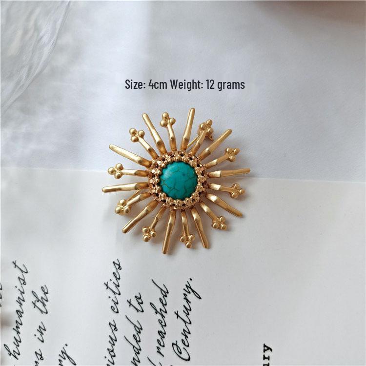 Retro Matte Gold Brooch: Elegant Court-Style Women's Pin Corsage Suit Accessory