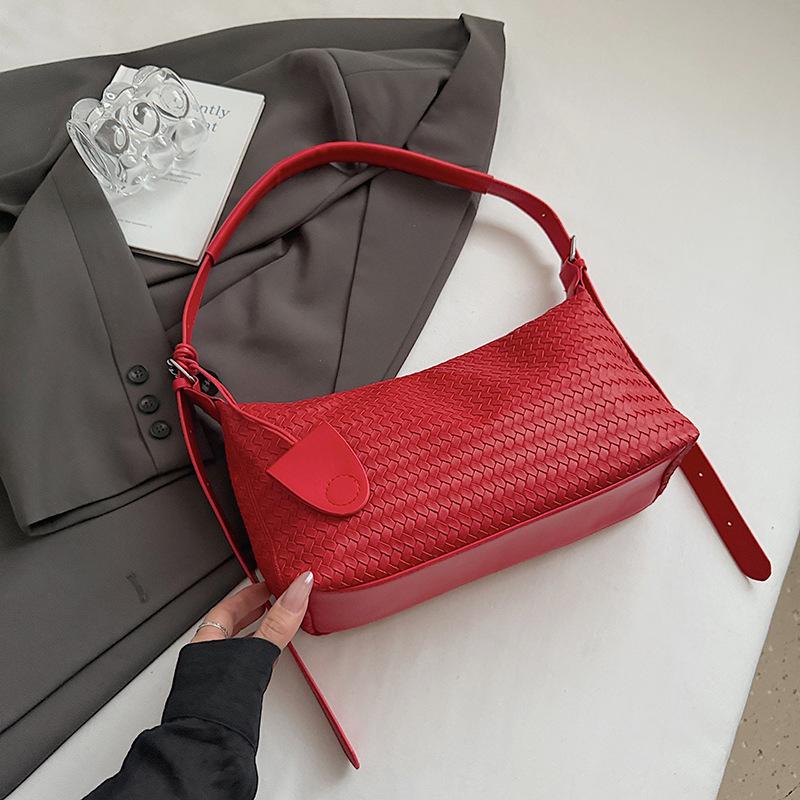 High-value retro woven bag women's 2025 new fashion commuter messenger bag large-capacity shoulder armpit bag