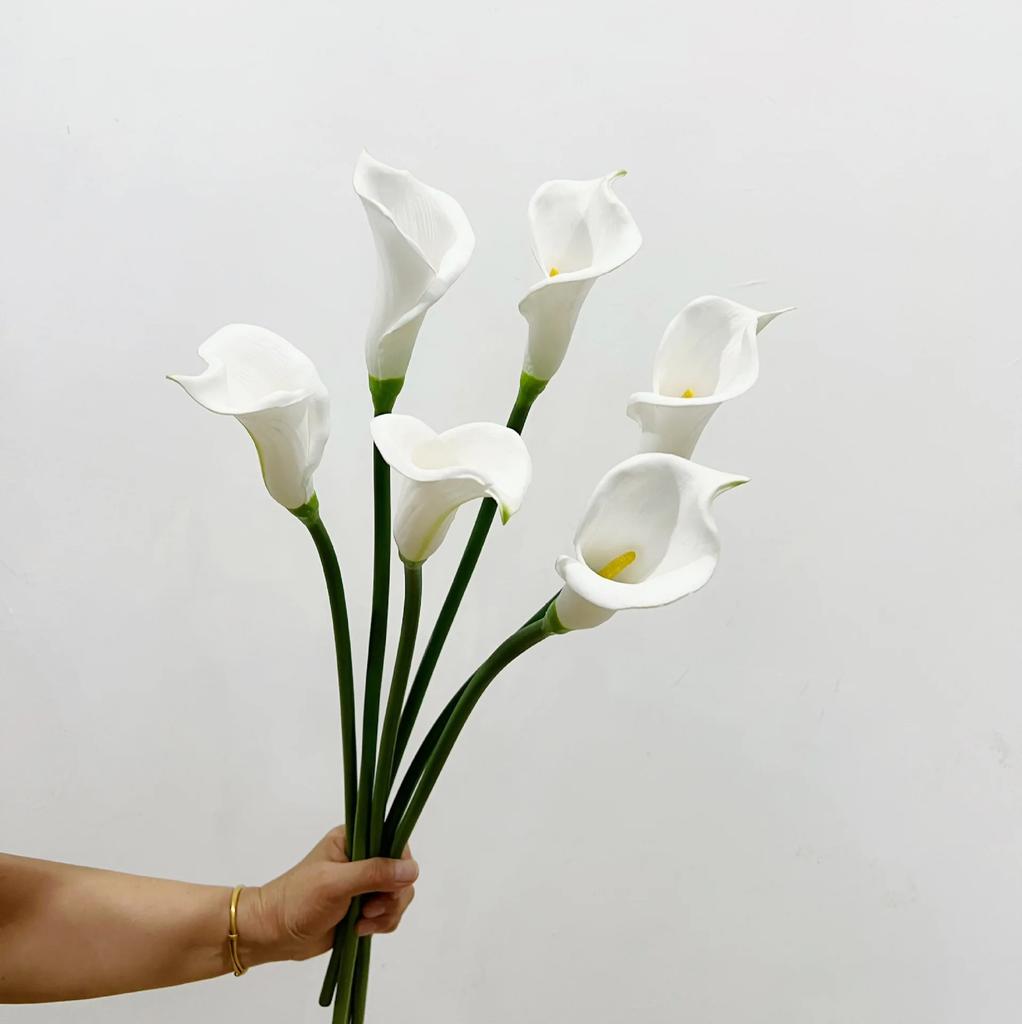 5 Stück Weiße Calla Lilie PU Kunstblumen Heim Wohnzimmer Dekoration Realistische Hoonlilie Kunstblumen Hochzeit Floraler Brautstrauß