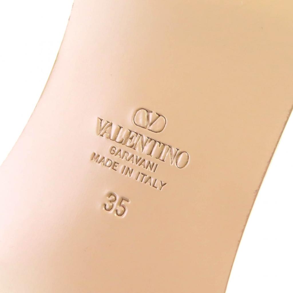 Nienaganne skórzane sandały klapki Valentino Garavani z wycięciem V Logo i kwadratowym noskiem 35 4W2S0IB0 Używane