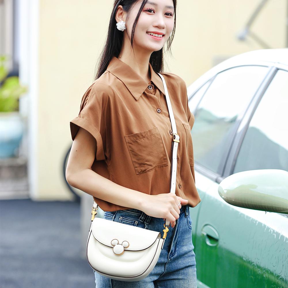 New Disney Mickey Series PU Crossbody Bag, Shoulder Bag, Portable Shoulder Bag, Handbag Trumpets Women's White BMK-71601W