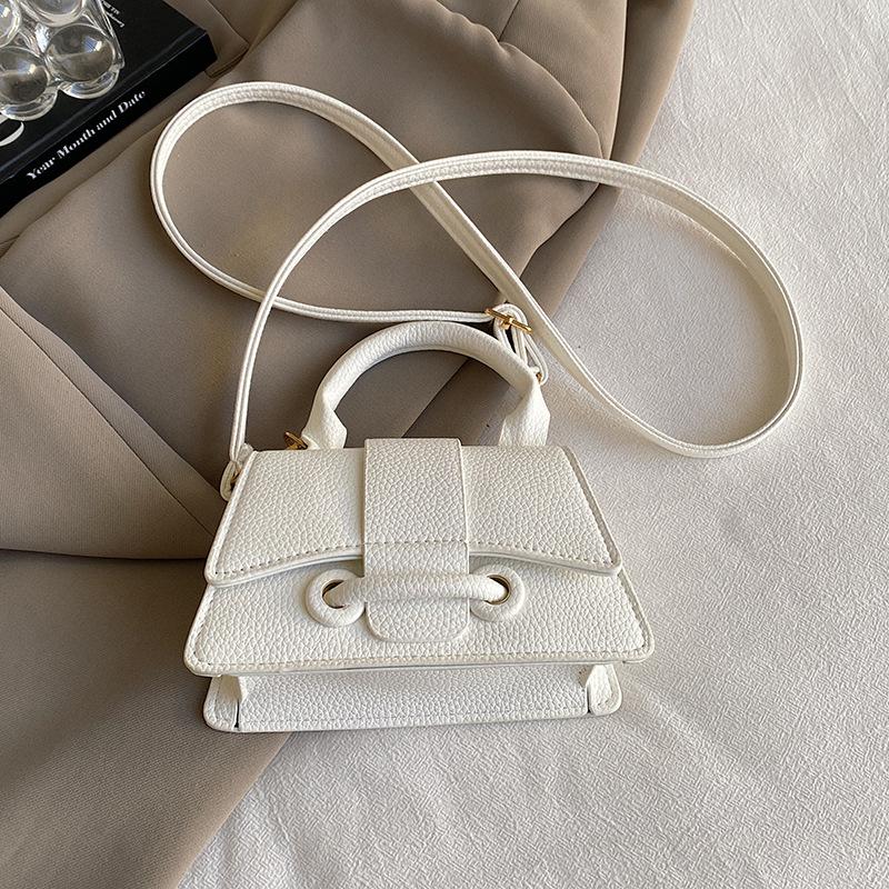 Fashion mini handbags are popular today, autumn and winter new shoulder messenger bags, small square bags for women