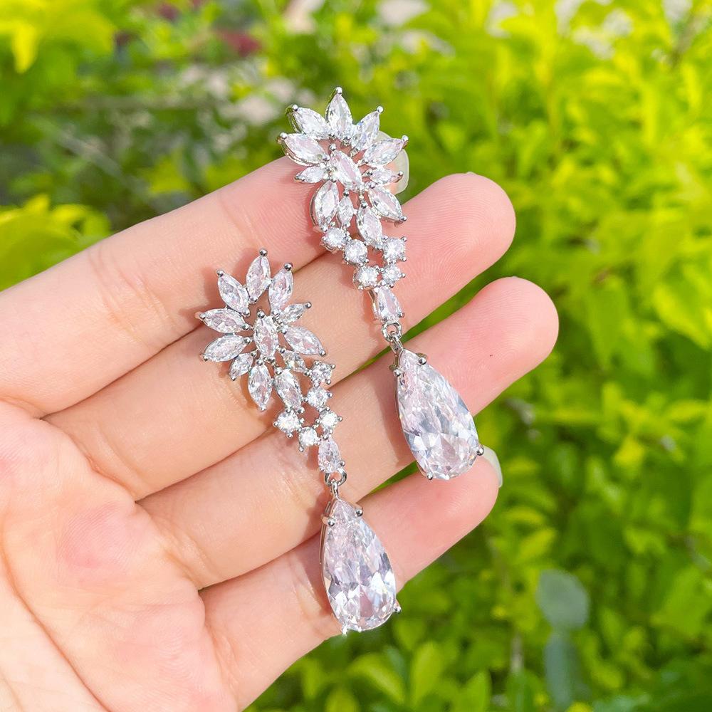 

Аксессуары Длинные циркониевые серьги Платье Банкет Подвеска Серьги