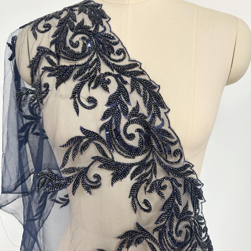 

Вышитое бисером кружево, свадебное платье, фата и детский головной убор своими руками