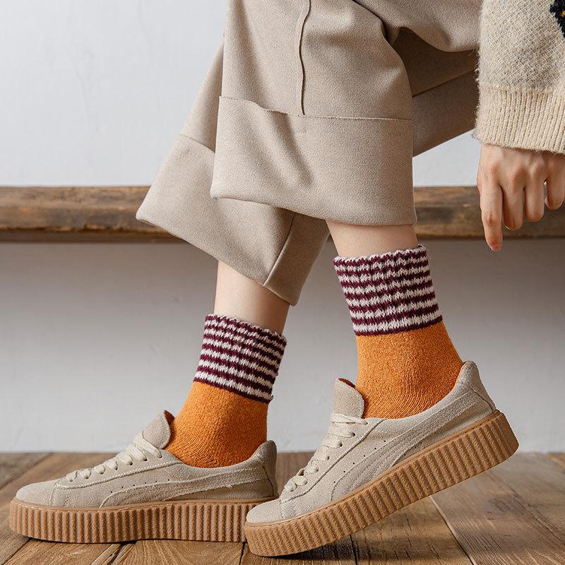 Chaussettes Super Épaisses pour Femme Hiver Mi-mollet Chaussettes en Laine, Épaissies et Molletonnées Chaudes Chaussettes Longues pour Femme, Chaussettes Noires Amples en Coton Cachemire