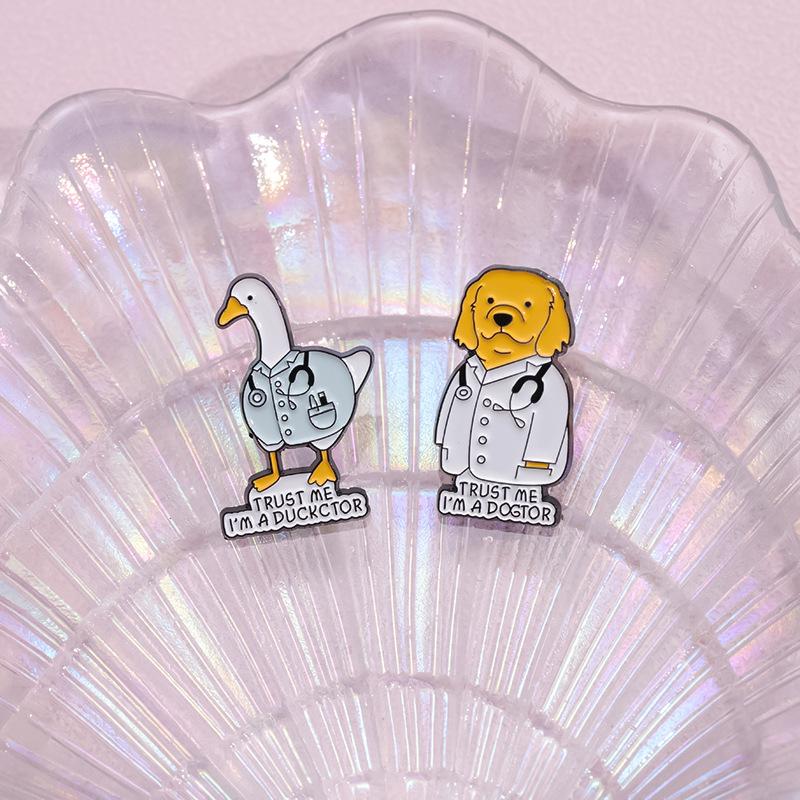 Tier-Serie Emaille-Pins Ente Hund Arzt Broschen Damen Reversnadeln Studenten Pins Abzeichen auf Rucksack Kleidung Accessoires Geschenke
