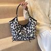 Premium Sense Versatile Shoulder Bag Large Capacity Commuter Bag Winter Popular Leopard Print Tray Extra Large Bag Women's New Model
