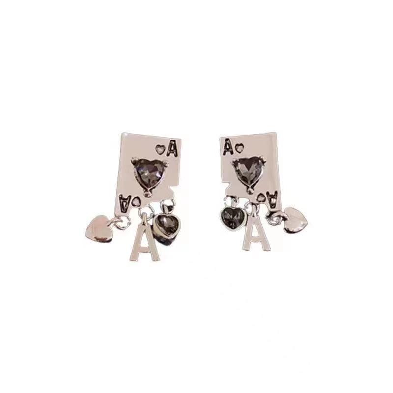

Sweet and cool style personality peach heart poker earrings temperament Spice girl earrings mosquito coil disc ear clips no ear piercings