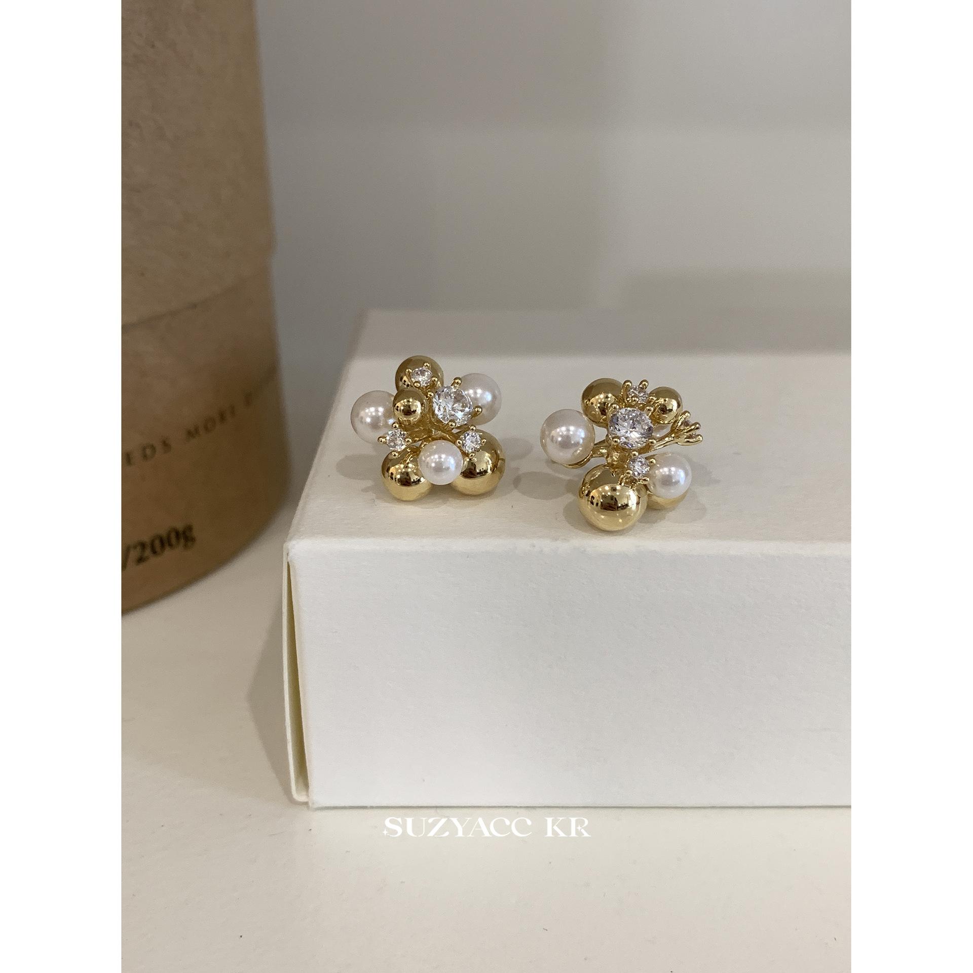 Rhinestone Pearl Flower Ball Earrings New Light Luxury Gentle Temperament Earrings Niche Premium Metal Pearl Earrings золотой