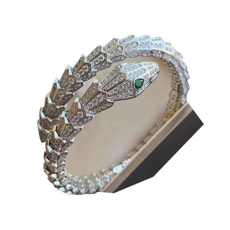 Prosta i wykwintna bransoletka dla przyjaciółki w kształcie węża