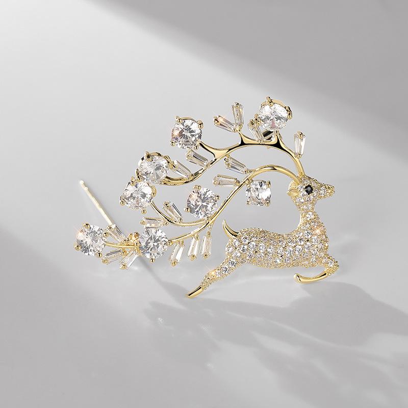 Bo Xin Yun Premium Copper Zirconia Reindeer Brooch - Outerwear Animal Pin