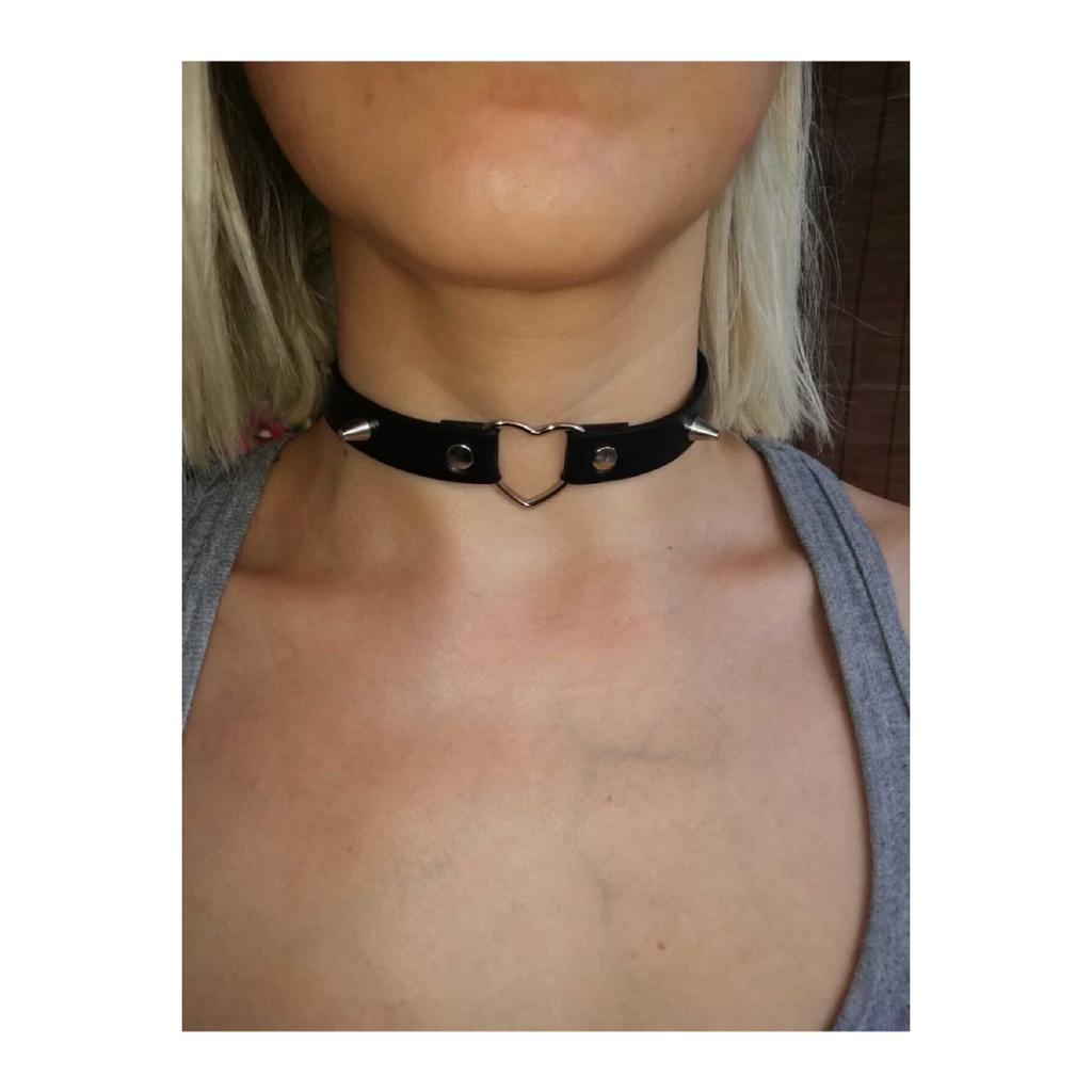 Gotický Choker Se Srdcem A Krátkými Ozuby